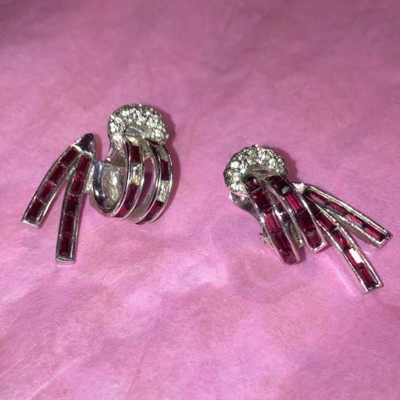 💍 Ruby Red Gemstone Gem Stone Boucher Vintage Clip On Earrings Signed 💗 - Picture 4 of 10